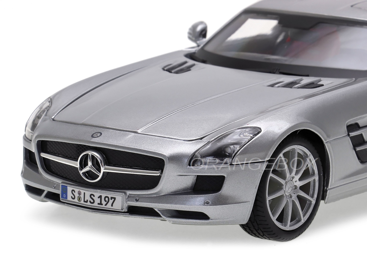Mercedes Benz SLS AMG Maisto 1:18 Prata - 20 anos! Loja on-line de